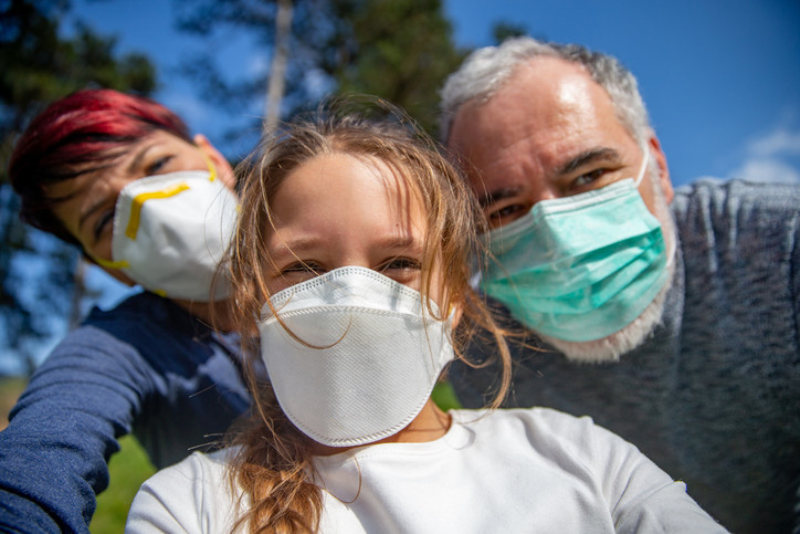 7 tips for going outside safely with your children during the COVID-19 pandemic