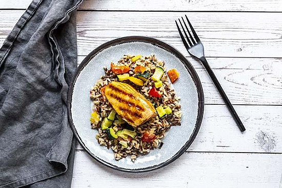 Creating balanced, healthy meals from low-calorie, nutrient-dense foods featured image