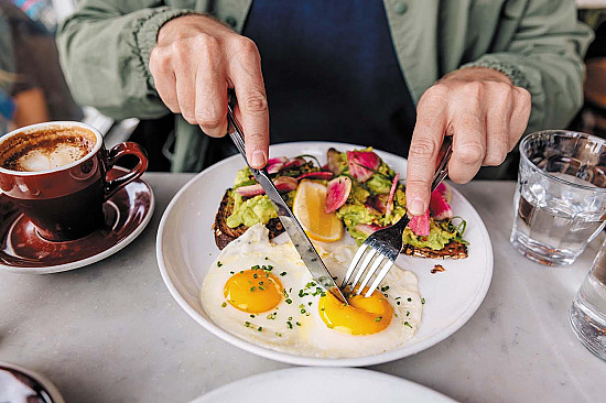 Eggs have less effect than saturated fats on cholesterol levels featured image