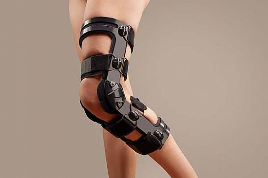 Knee braces, hydrotherapy, and exercise stand out as the best nondrug therapies for knee osteoarthritis featured image