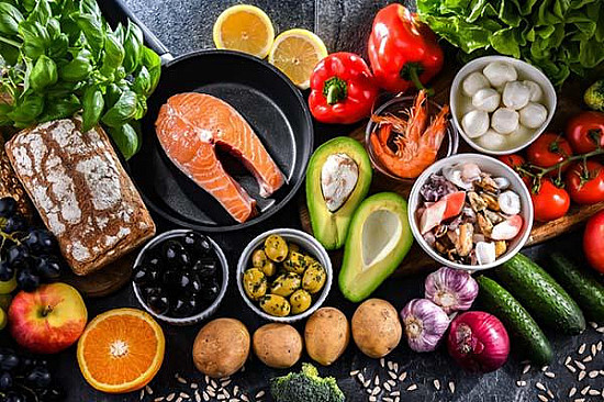 Mediterranean diet may lower risk of Alzheimer’s disease in people with high-risk genes featured image