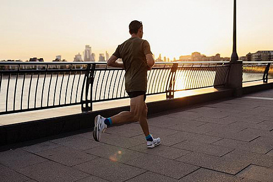 Does exercising in the evening affect sleep? featured image