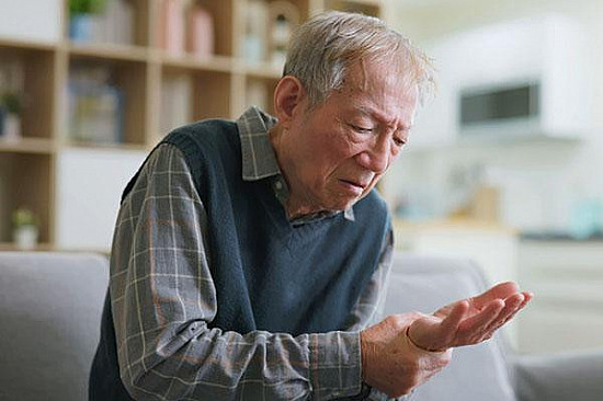 How to spot Parkinson’s disease symptoms featured image