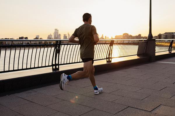Does exercising in the evening affect sleep?