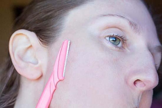 Is it safe to dermaplane my face? featured image