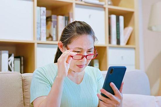 Tips for adjusting to bifocals and other specialty lenses featured image