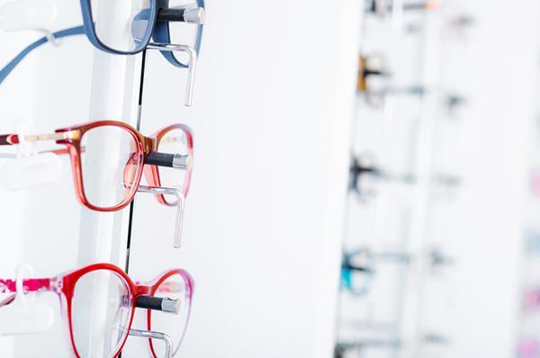 What's the difference between bifocals, trifocals, and progressive lenses?