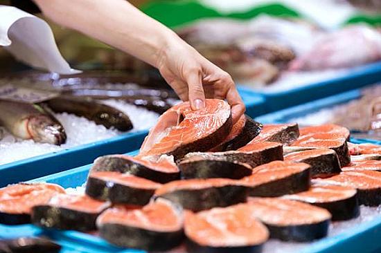 Eating more fish may help prevent macular degeneration featured image