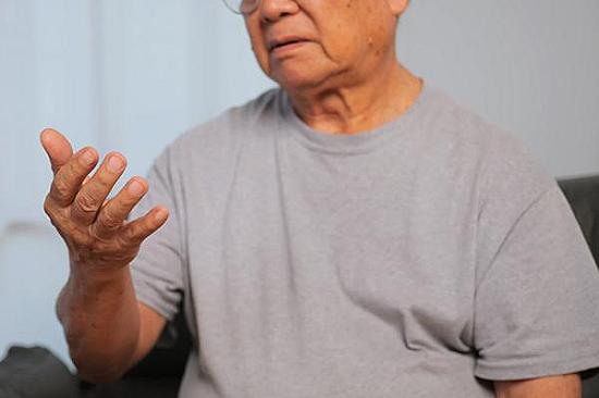 What are the best treatment options for essential tremor? featured image