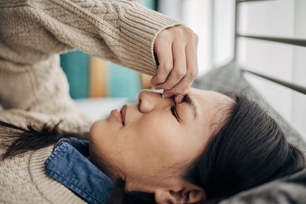 What is the connection between depression and migraine headaches?