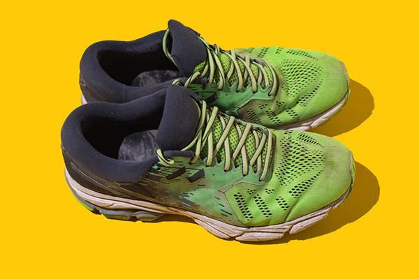How long can athlete's foot fungus linger in shoes?