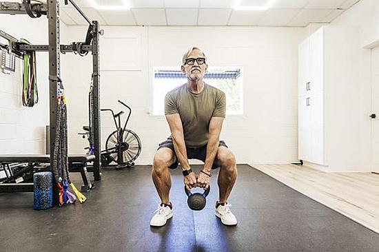 Strength training over decades linked to longer life featured image