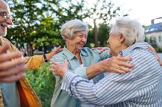 The 5 pillars of longevity: Movement, nutrition, sleep, stress reduction, and social connection featured image