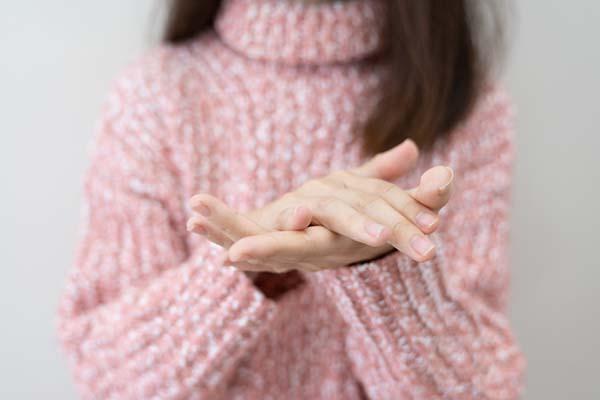 What might explain persistent sensitivity to cold?