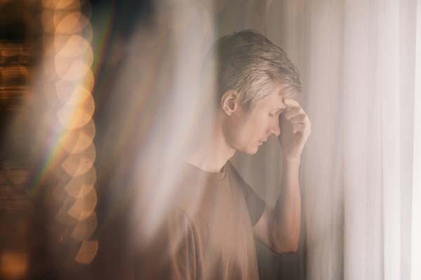 Are circles of light a common migraine symptom?