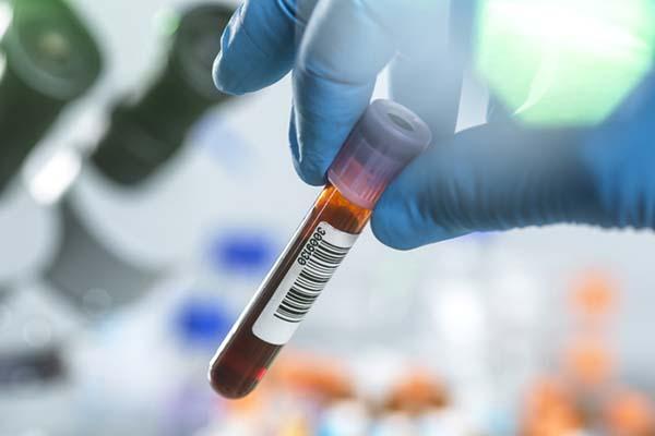 What can cause enlarged red blood cells?