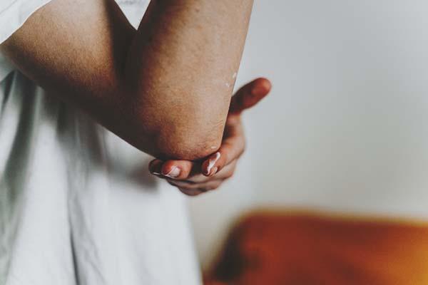 What everyday irritants can trigger eczema flare-ups?
