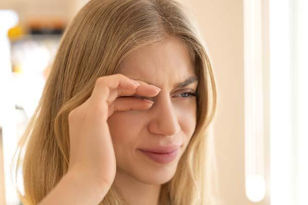 What can cause flashes of light in your vision?