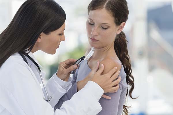 What treatments are available for actinic keratosis?