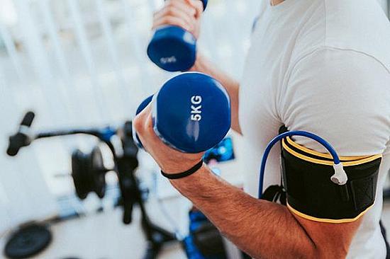 Arthritis, knee surgery, and more: How blood flow restriction training can help featured image