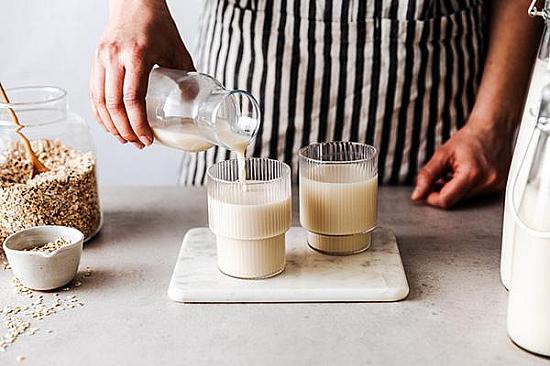 Oat vs. dairy milk: Nutrition, benefits, and downsides featured image