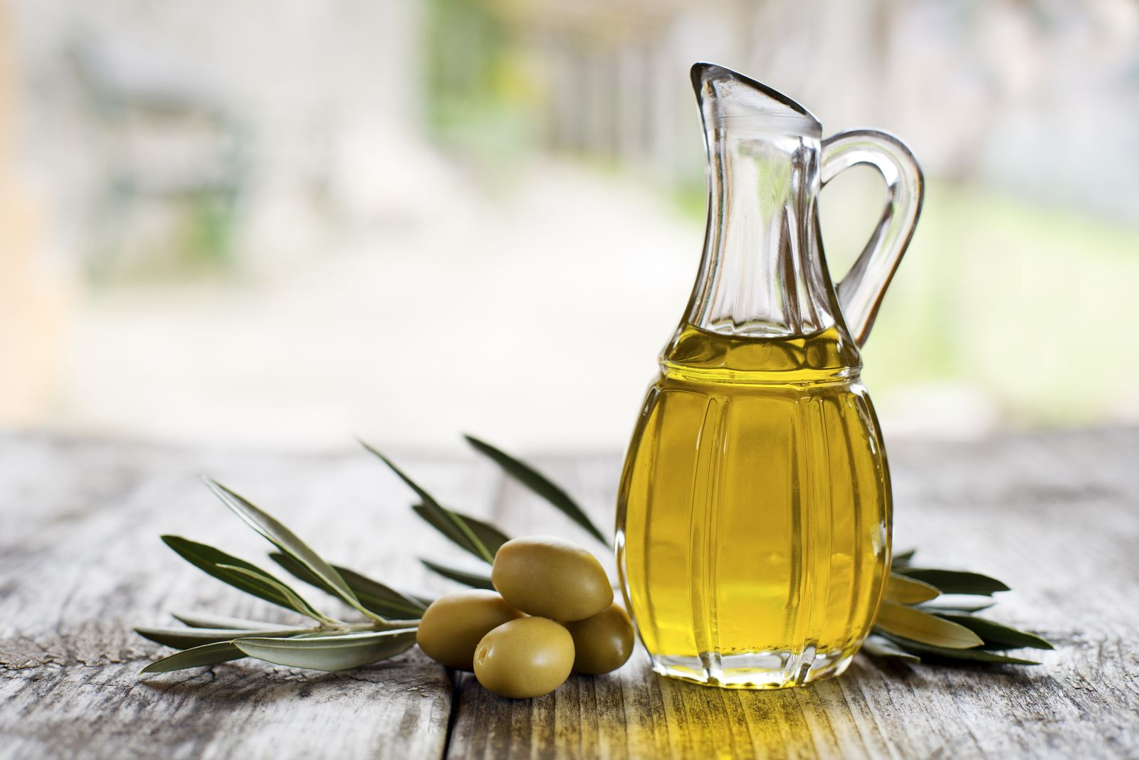 High olive oil consumption linked to lower breast cancer risk