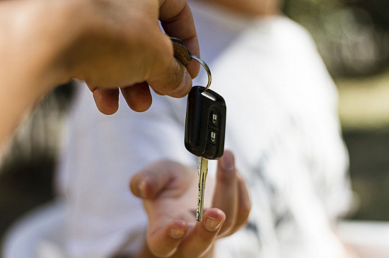 Driving and dementia: Take away the keys? featured image