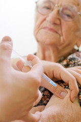 Older-woman-getting-a-vaccine