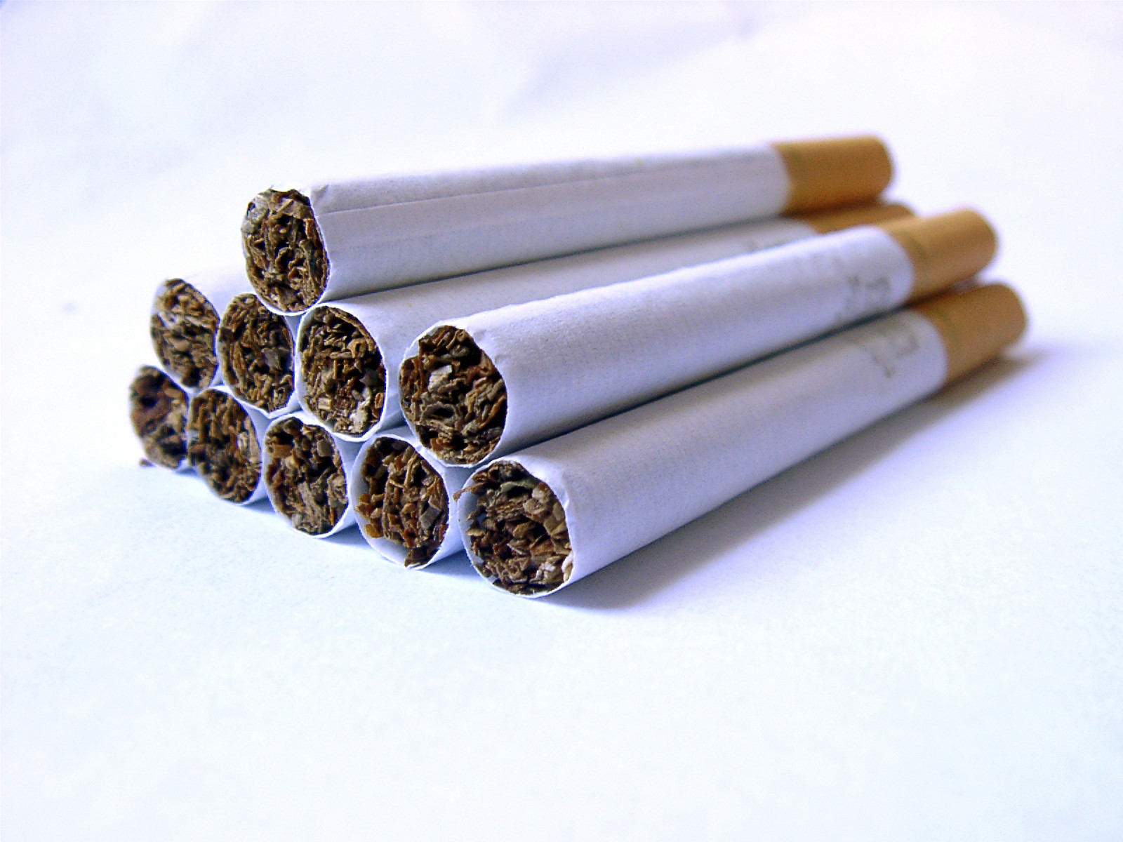 Low-nicotine cigarettes may help determined smokers cut back - Harvard  Health