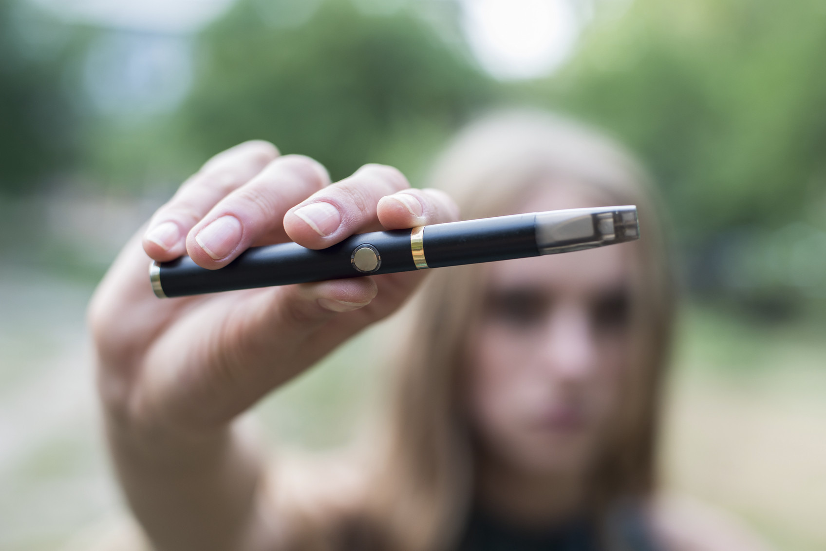 Teens who use flavored e-cigarettes more likely to start smoking